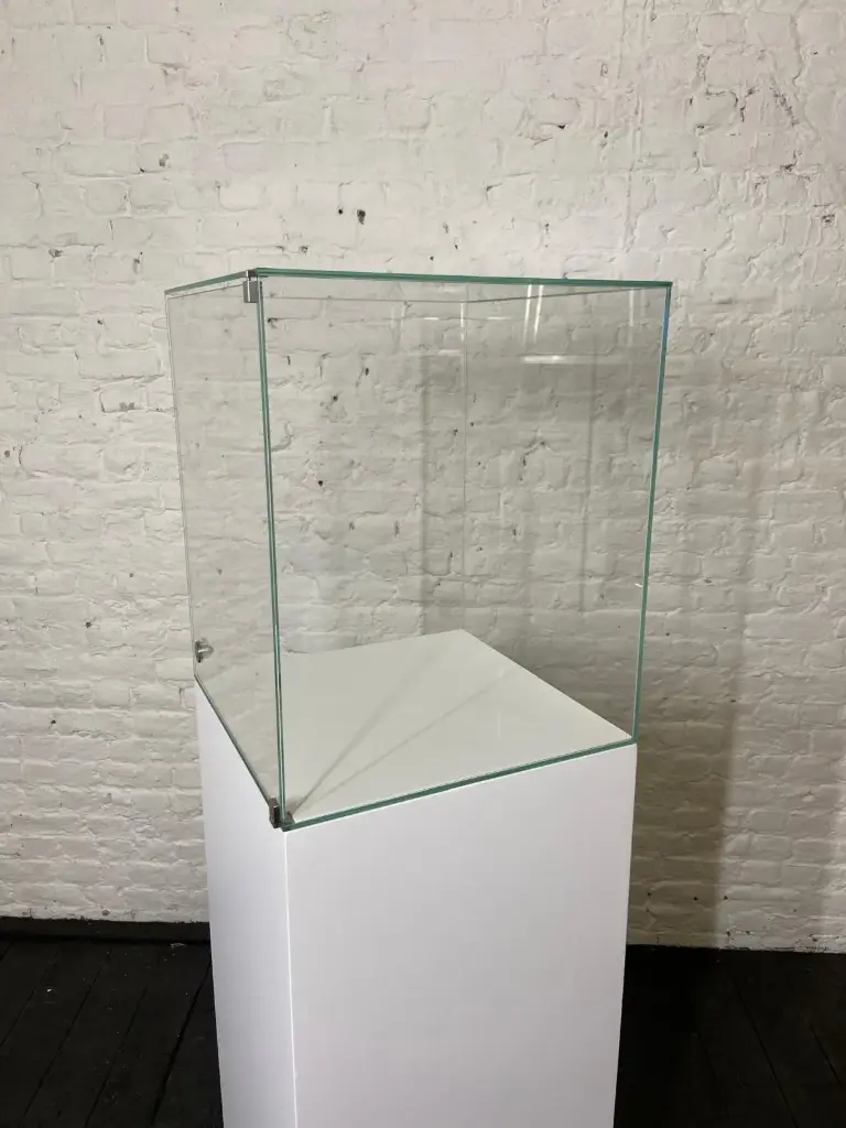 Display case in stock - H60/50/50 cm - Extra clear glass - Tempered