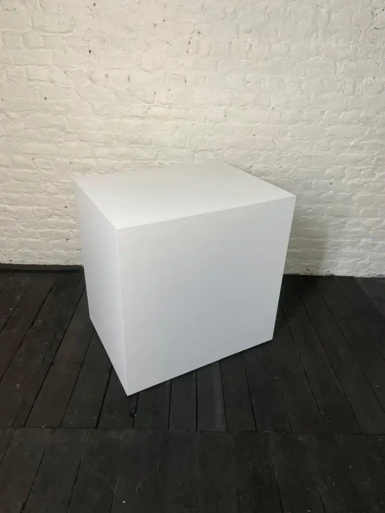 Plinth in stock - H80/80/60 cm - White