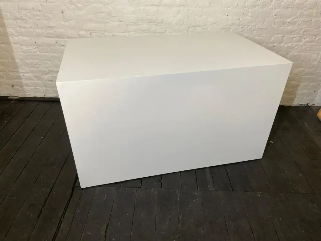 Plinth in stock - H80/140/80 cm - White