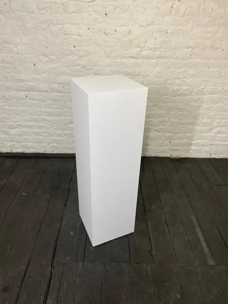 Socle en stock - H100/30/30 cm - Blanc