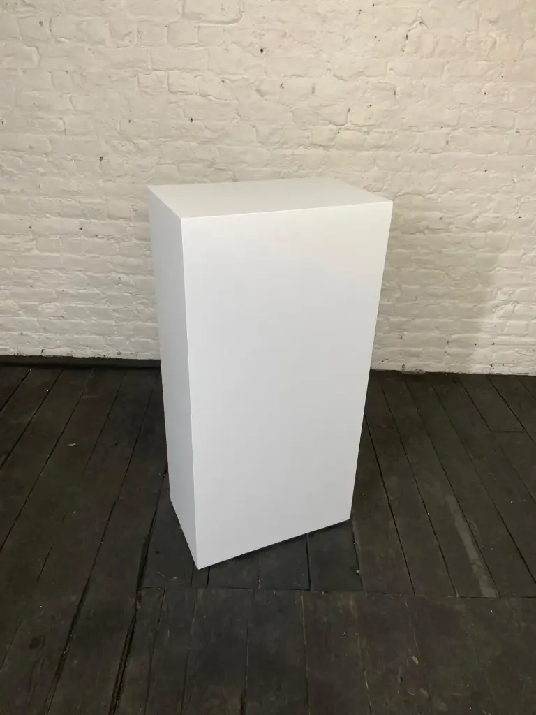 Socle en stock - H100/50/30 cm - Blanc