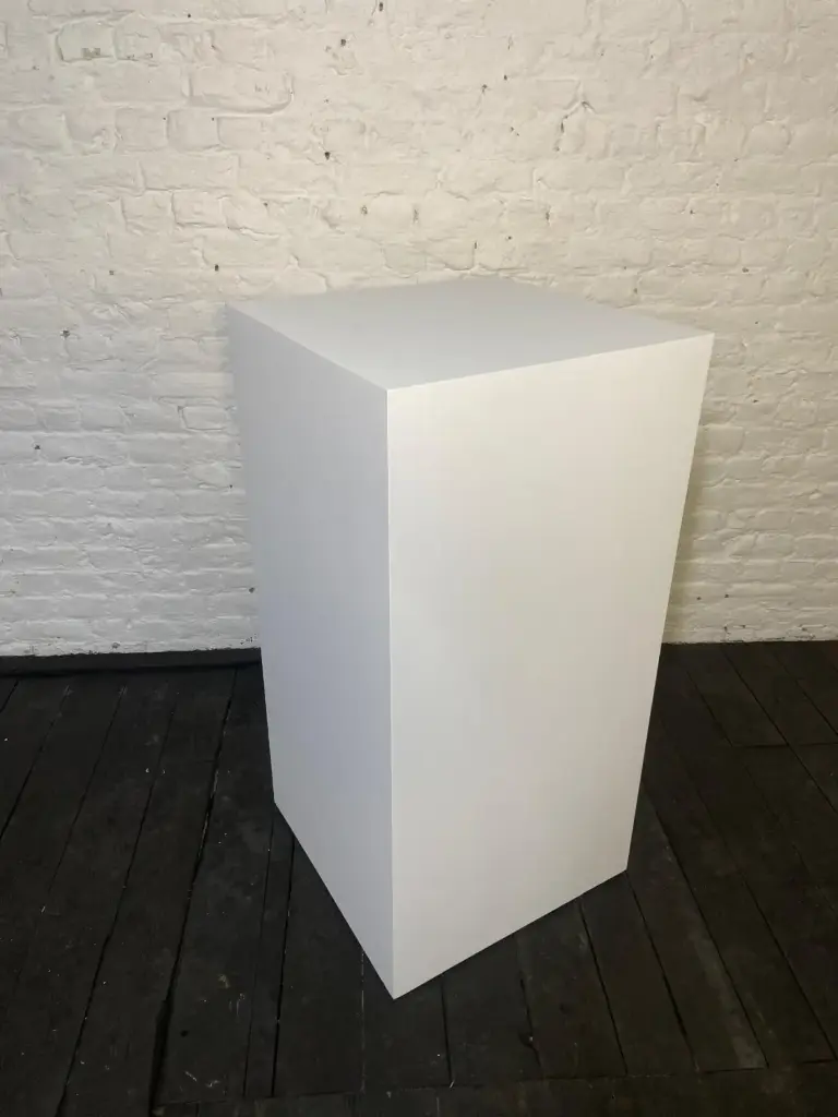 Socle en stock - H110/55/55 cm - Blanc
