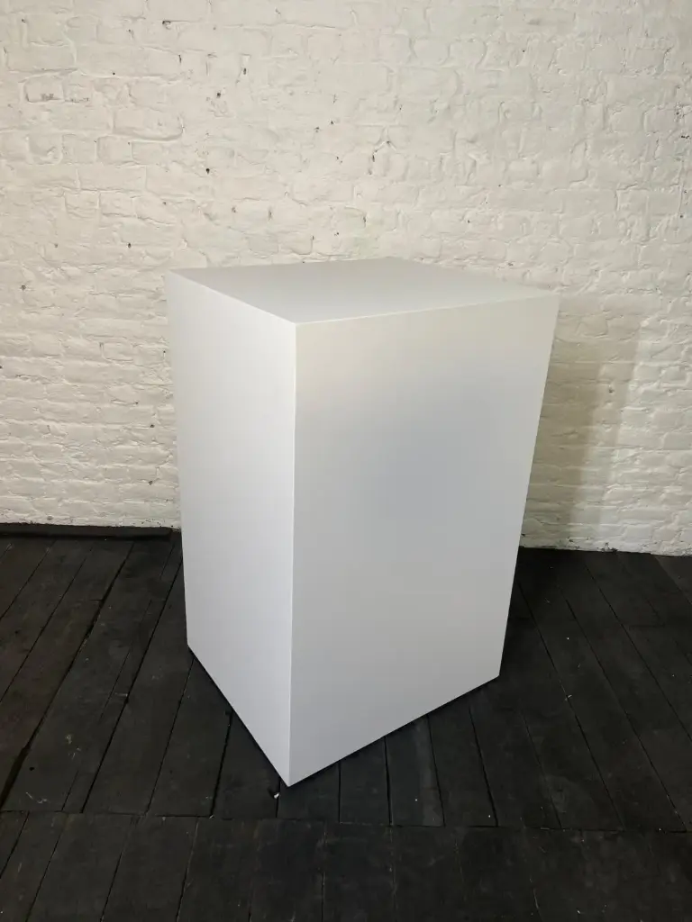 Socle en stock - H110/70/60 cm - Blanc
