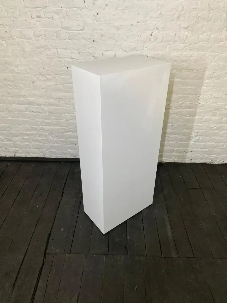 Socle en stock - H126/56/31 cm - Blanc