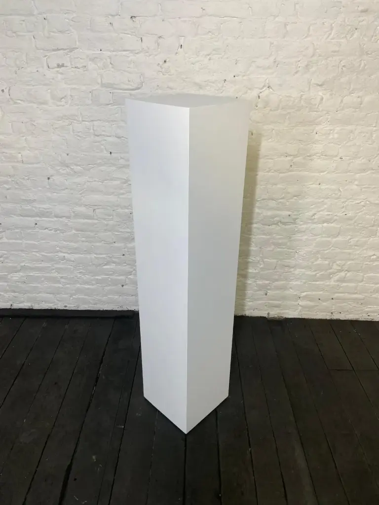 Socle en stock - H140/30/30 cm - Blanc
