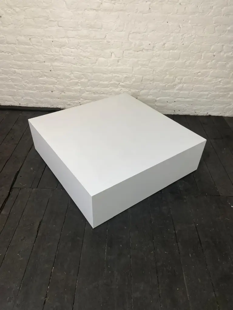 Socle en stock - H25/105/90 cm - Blanc