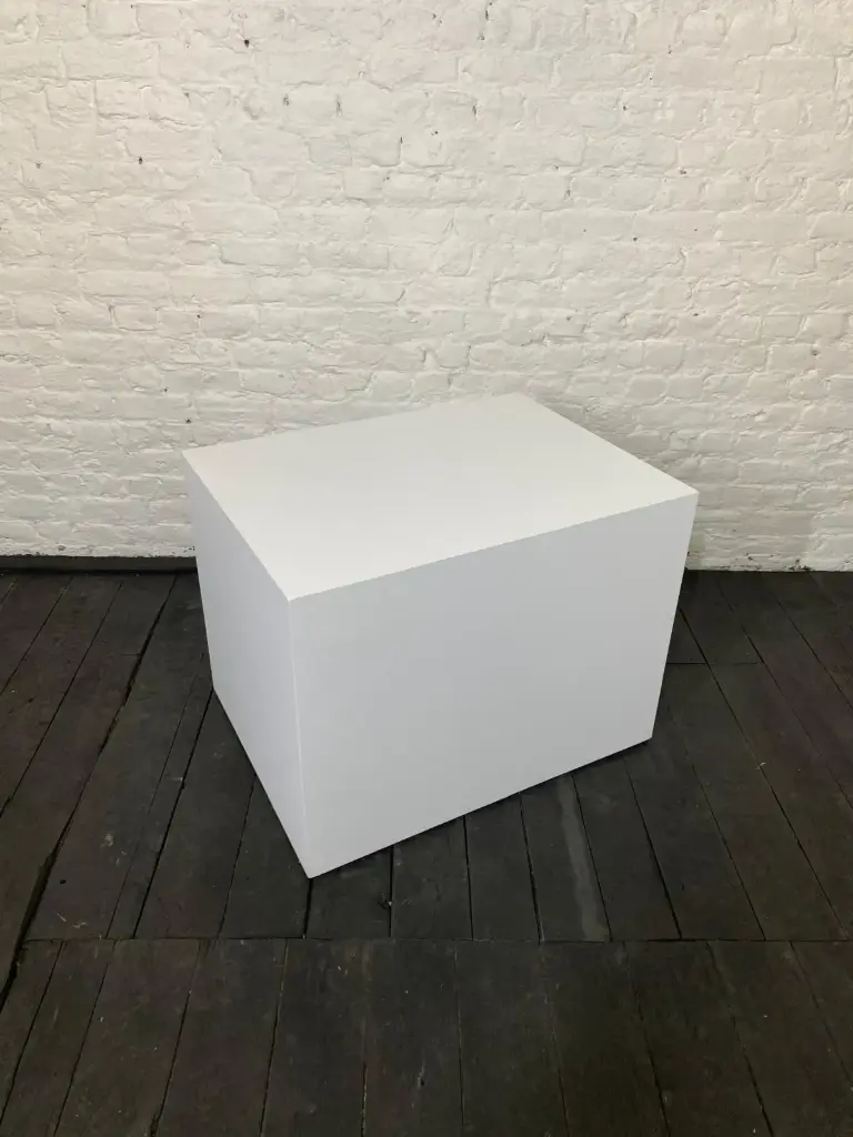 Socle en stock - H60/80/60 cm - Blanc