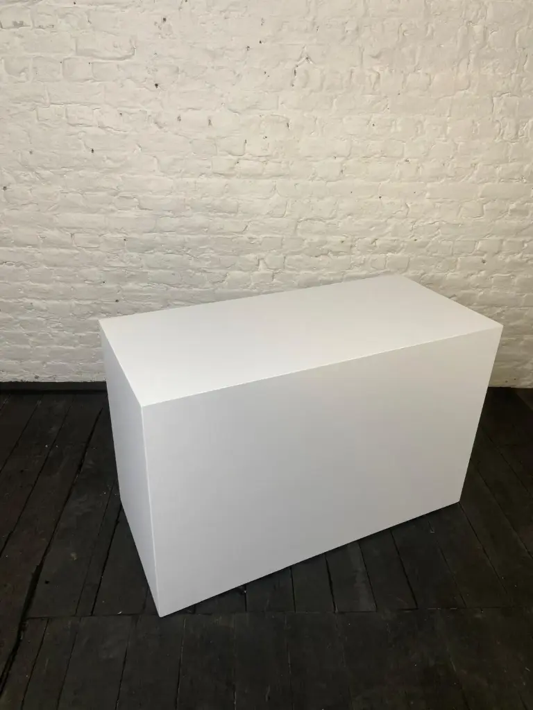 Socle en stock - H70/110/40 cm - Blanc