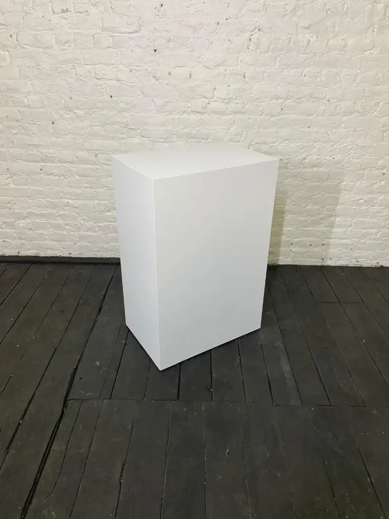 Socle en stock - H90/60/40 cm - Blanc