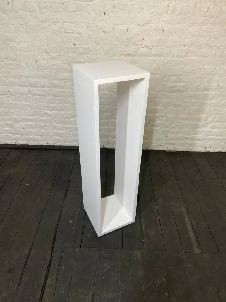 Standard hollow plinth - H110/30/30 cm - White