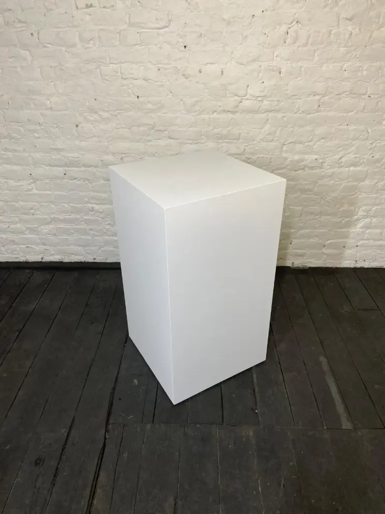 Socle en stock - H90/50/50 cm - Blanc