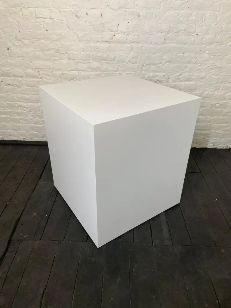 Socle en stock - H80/70/70 cm - Blanc