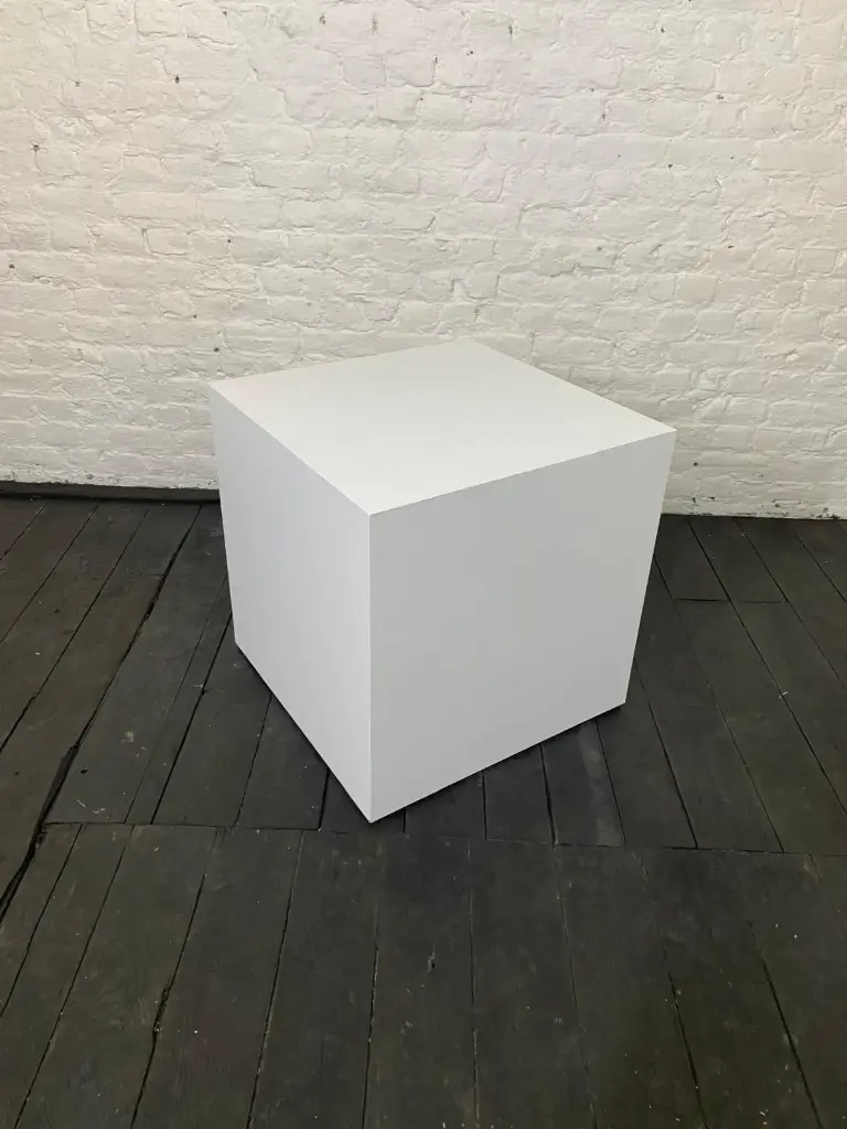 Socle en stock - H60/60/60 cm - Blanc