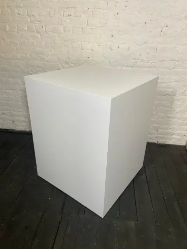 Socle en stock - H100/80/80 cm - Blanc