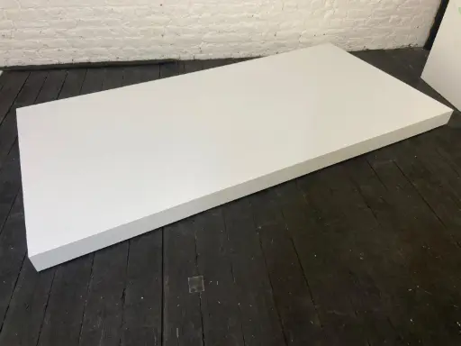 Socle en stock - H10/240/120 cm - Blanc