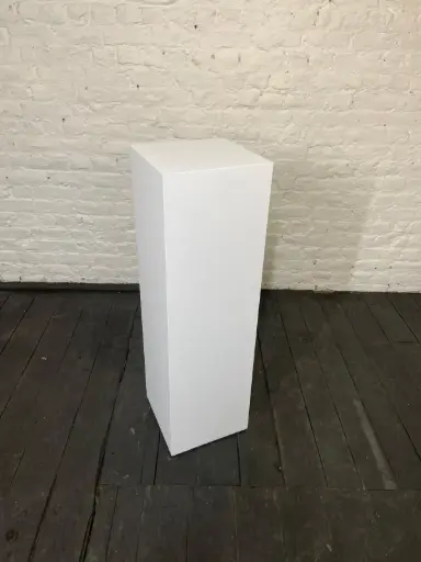 Socle en stock - H100/30/30 cm - Blanc