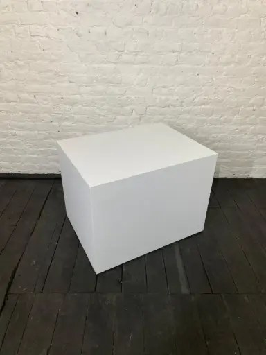 Socle en stock - H60/80/60 cm - Blanc