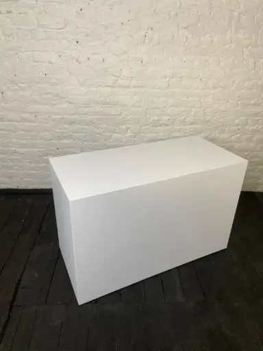 Socle en stock - H70/110/40 cm - Blanc