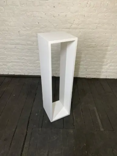 Standard hollow plinth - H110/30/30 cm - White