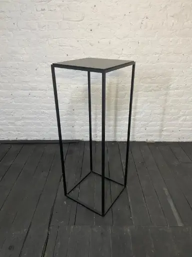 [P0025] Standard metal plinth - H110/40/40 cm - Black