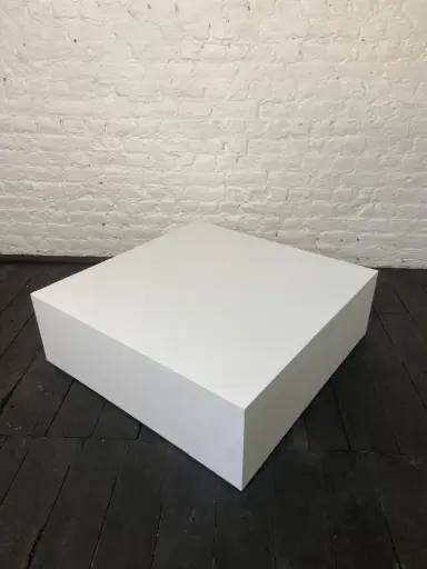 Socle en stock - H30/90/90 cm - Blanc
