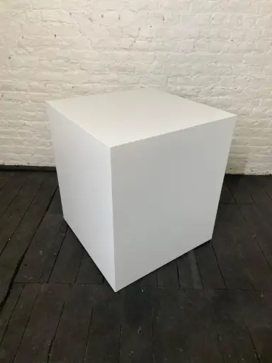 Socle en stock - H80/70/70 cm - Blanc