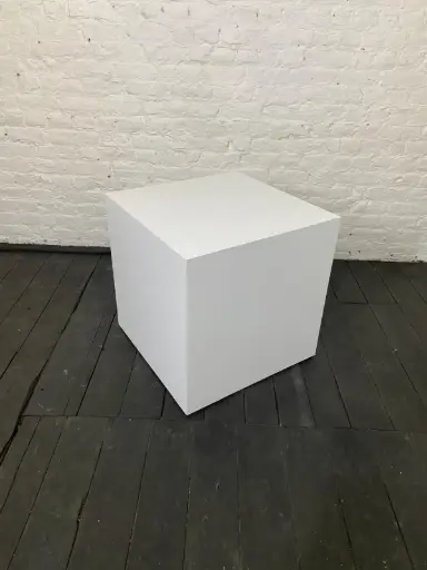 Socle en stock - H60/60/60 cm - Blanc